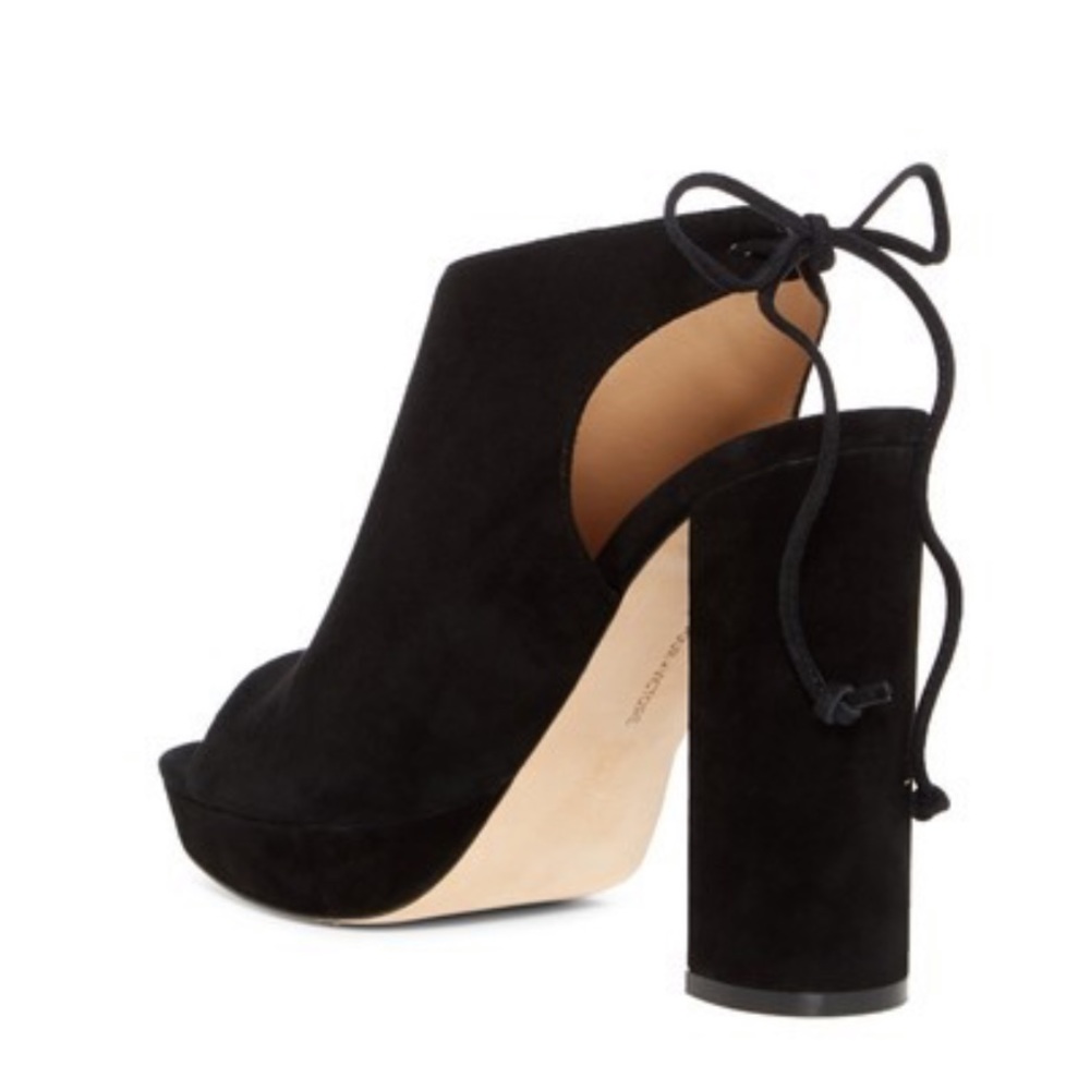 Pour La Victoire Heels